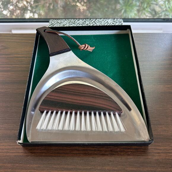 Vintage Modernist Desk Crumb Brush and Pan Set with Magnetic Wood Handle - Picture 2 of 11